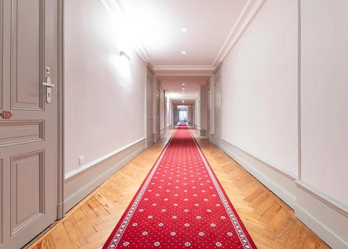 Ancien Palace Bernascon Vue Sur Classe 3 Etoiles *