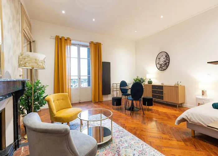 Ancien Palace Bernascon Vue Sur Classé 3 étoiles